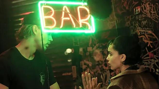 A Caught Stealing Cast Member Doubles As A Sly Martin Scorsese Reference