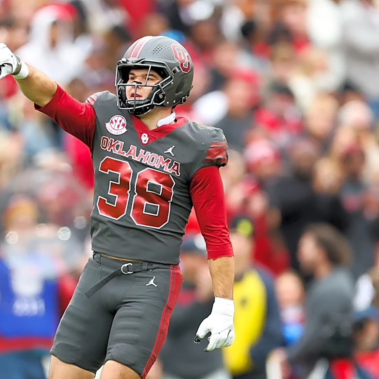 Oklahoma LB Owen Heiencke named SEC Co-Defensive Player of the Week