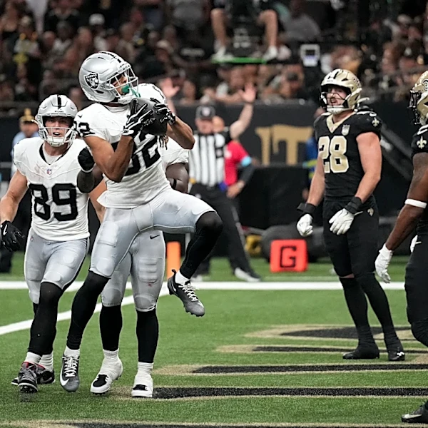 Former Spartans connect for late touchdown to push Las Vegas Raiders to victory