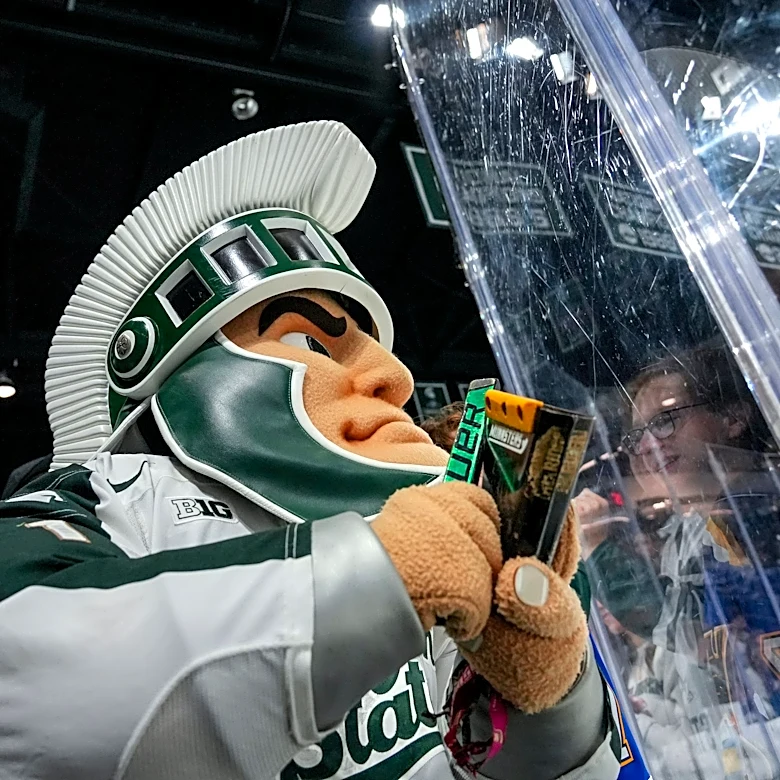Michigan State hockey salvages weekend split with Saturday night win