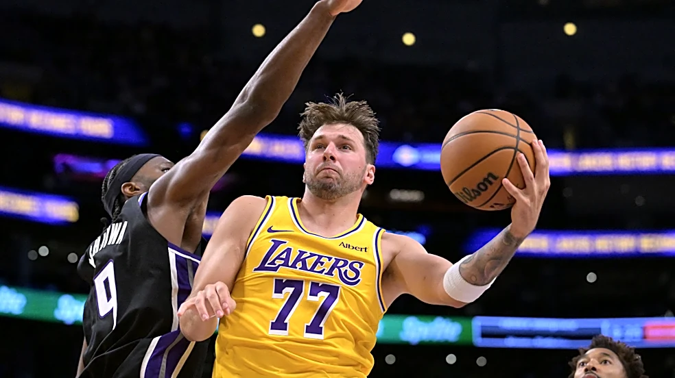 Golden State Warriors at Los Angeles Lakers odds, picks and predictions