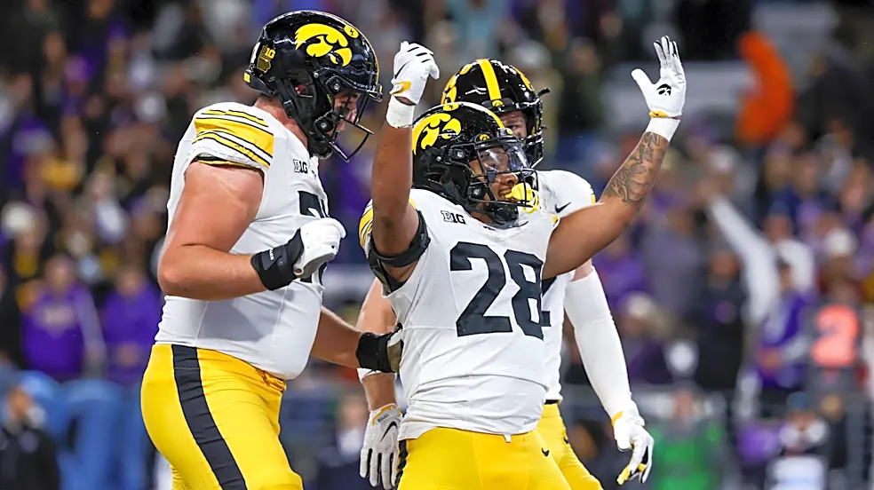 Iowa Hawkeyes at Minnesota Golden Gophers odds, picks and predictions