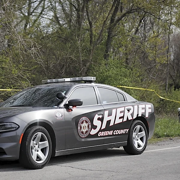 Shooting outside Springfield injures 2 victims; suspect dies