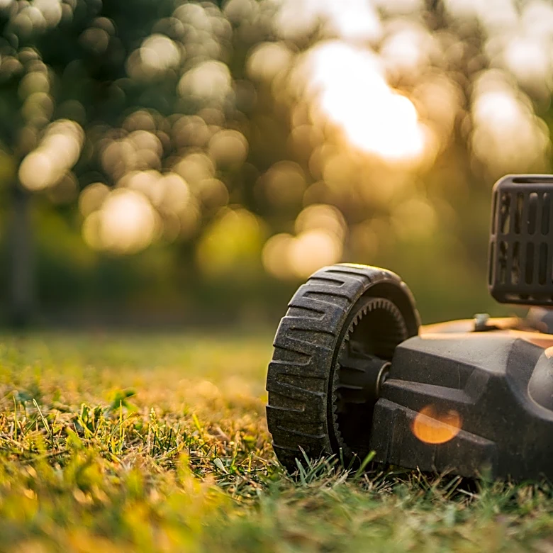 How early or late can you mow your lawn in Missouri? What to know
