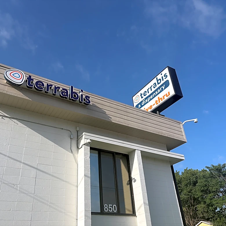 Committee recommends permits to extend Springfield dispensary hours