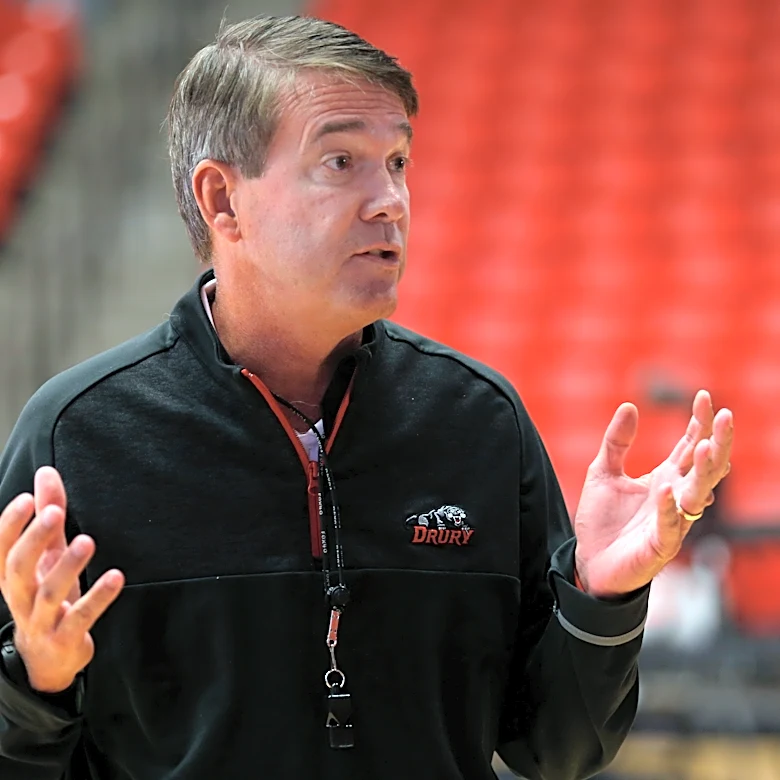 Hall of Fame basketball coach Steve Hesser back on the sidelines
