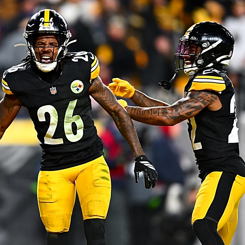 Steelers standout cornerback suffers lower-leg injury at training camp