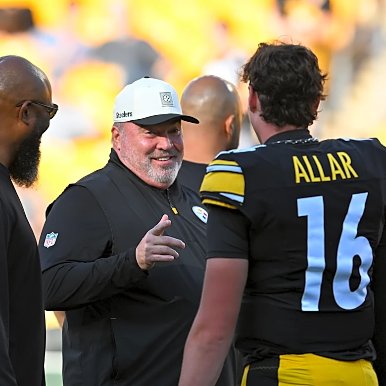 Steelers predicted to make surprising quarterback decision for 53-man roster