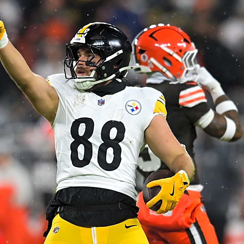 Steelers TE Pat Freiermuth hasn't forgotten what Browns fans did to his mom