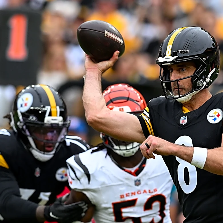 Aaron Rodgers missed key opportunities in Steelers loss