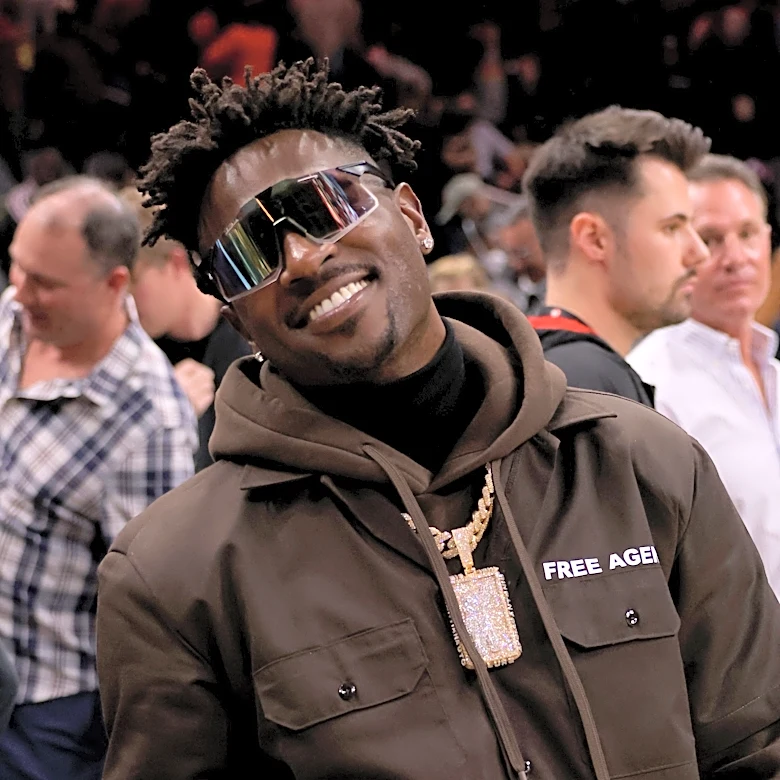 Former Steelers WR Antonio Brown goes viral after bizarre stunt with Super Bowl ring