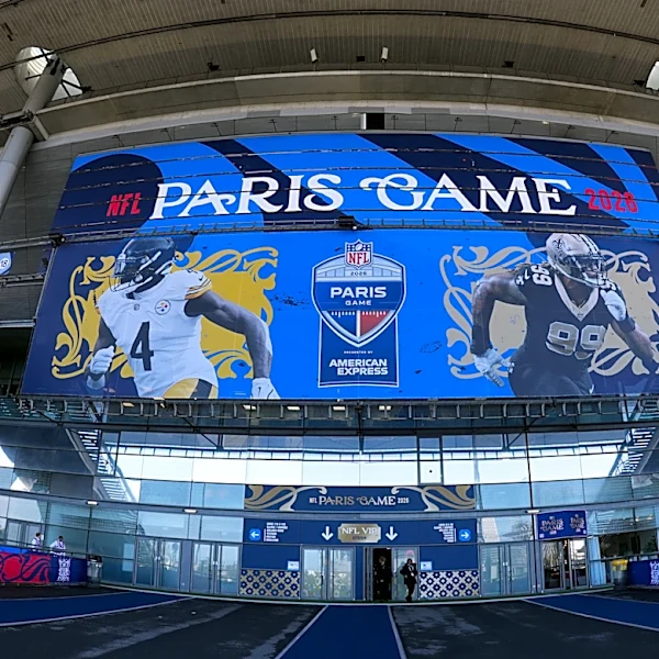 Social media roasts Steelers QB room over pregame outfits