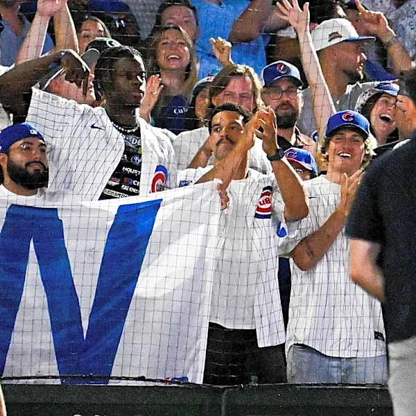 Caleb Wilson hangs out with Chicago sports stars at Cubs game