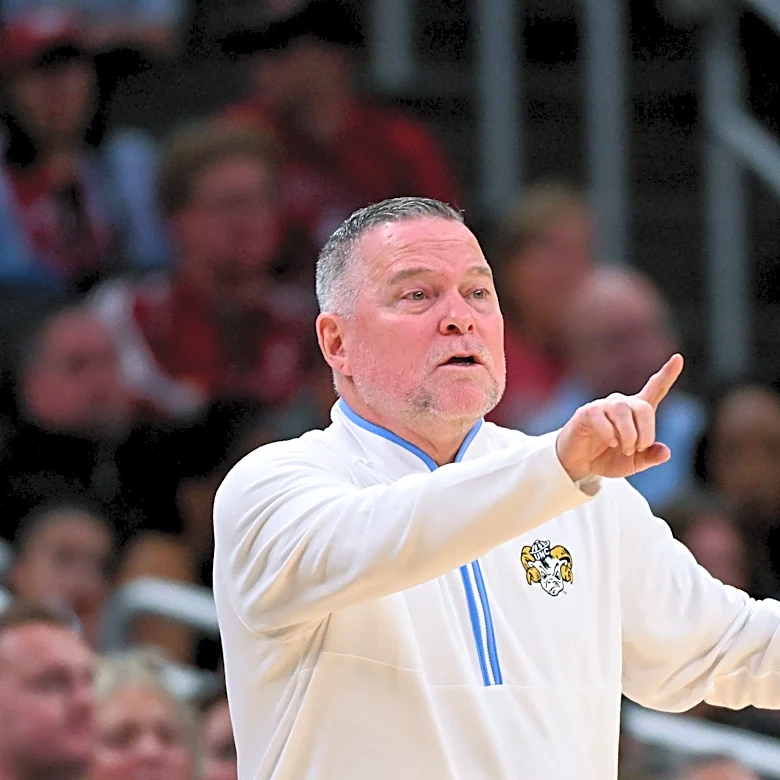 UNC vs. Charlotte live updates: Score, predictions, analysis