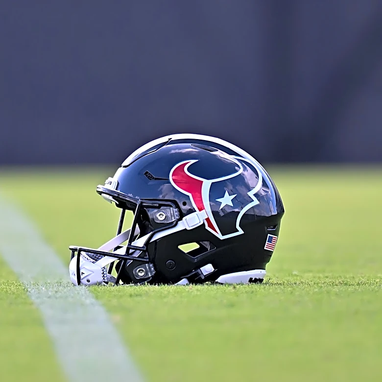 Texans acquire Dallas Cowboys OT Nathan Thomas for Day 3 pick