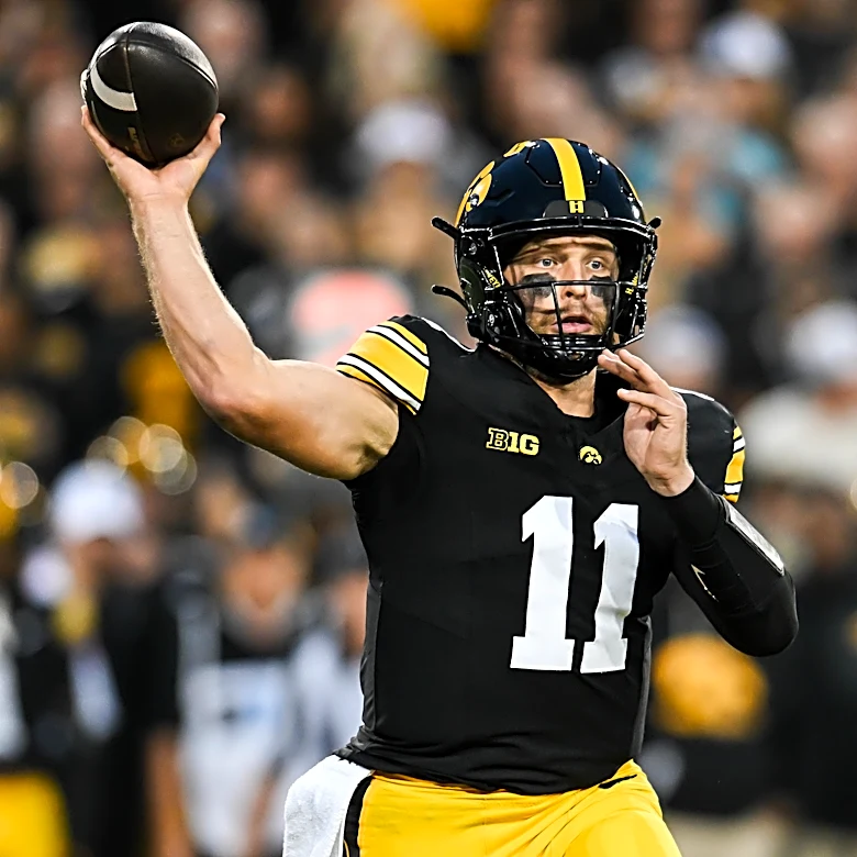 Texans find No. 3 QB option in NCAA's all-time winnigest passer