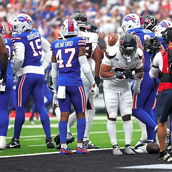 WATCH: Texans Pro Bowl RB David Montgomery secures hat trick TD game vs. Bills