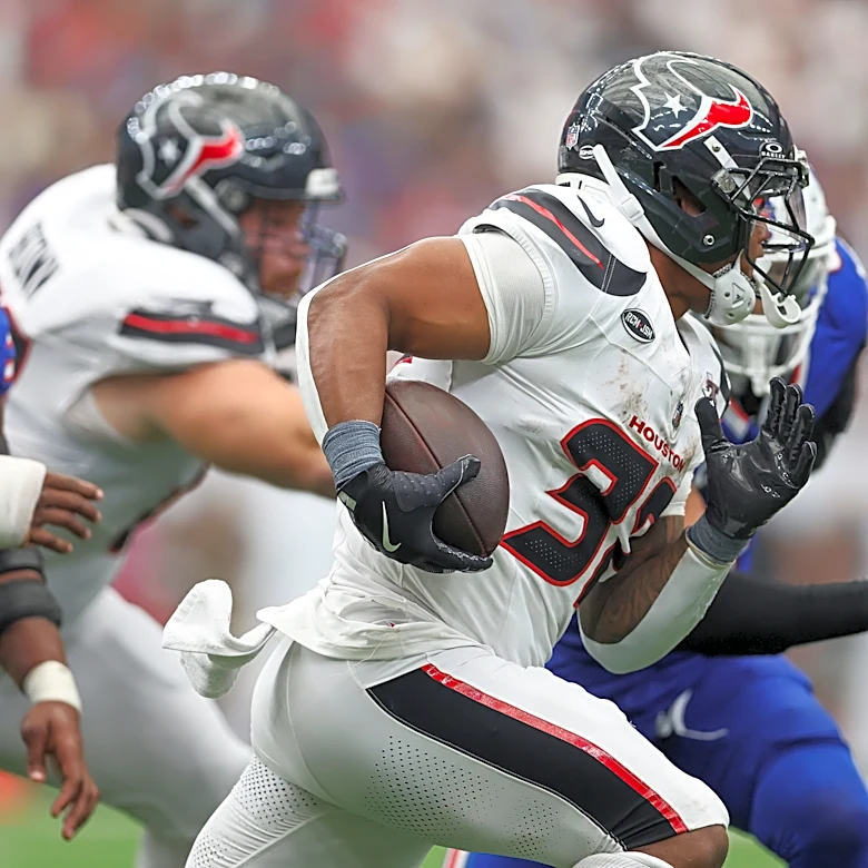 DeMeco Ryans praises RB David Montgomery, Texans OL in season opener