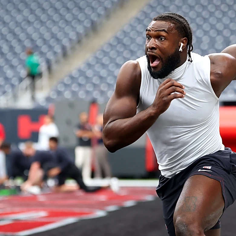 WATCH: All-Pro Will Anderson sacks Dak Prescott just before halftime
