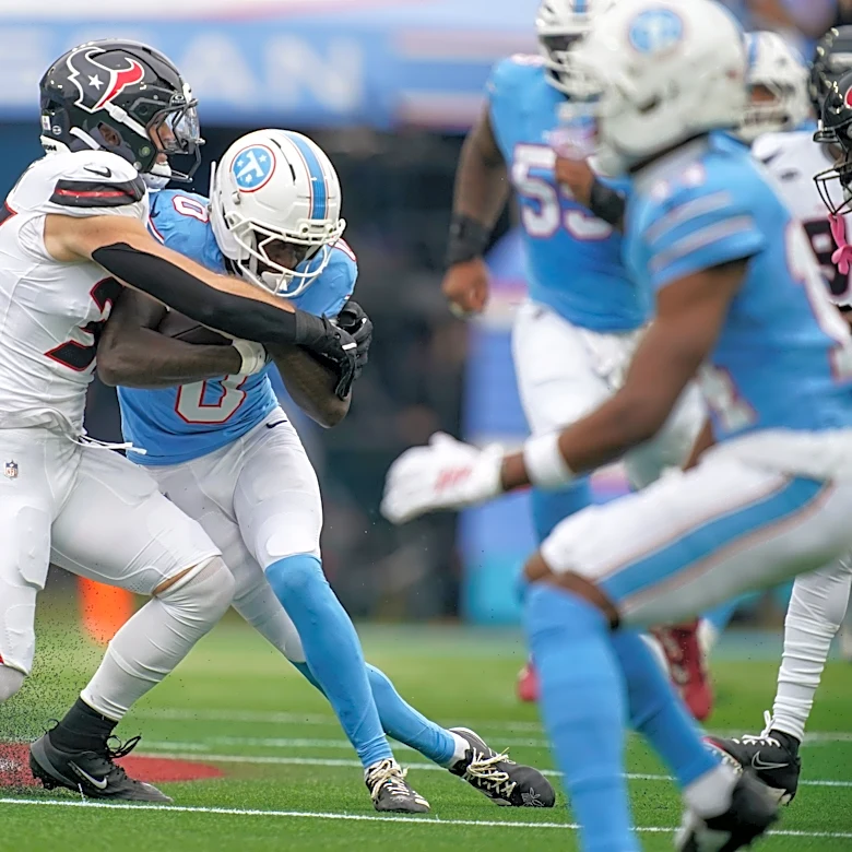 WATCH: Texans LB Jake Hansen picks off Titans QB Cam Ward to set up FG
