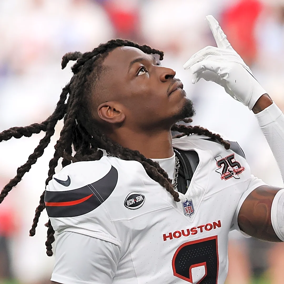 WATCH: Texans S Calen Bullock gets first INT of season in red zone
