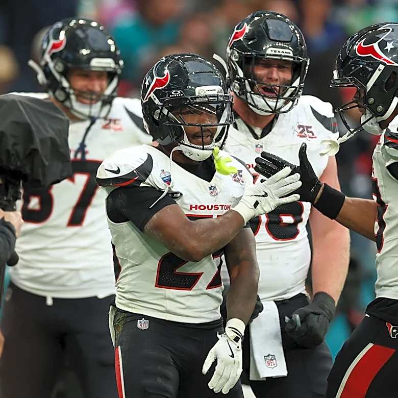 Texans QB CJ Stroud reacts to WR Xavier Hutchinson's performance