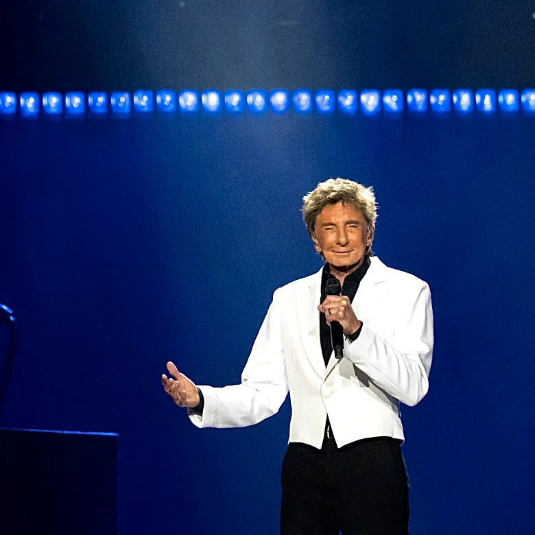 Barry Manilow cancels Kentucky concert, minutes before start