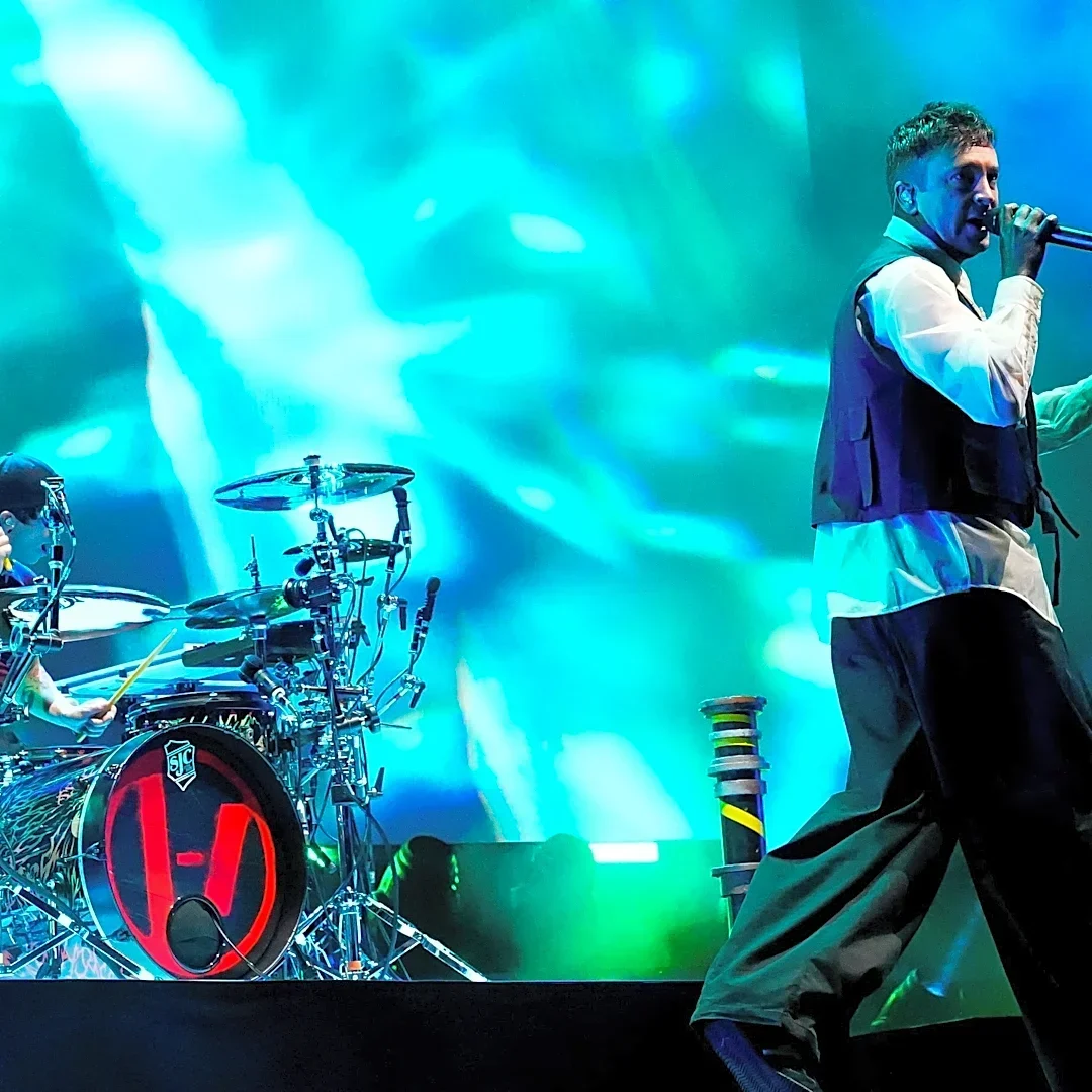 Twenty One Pilots brings joy to young fan during treatment