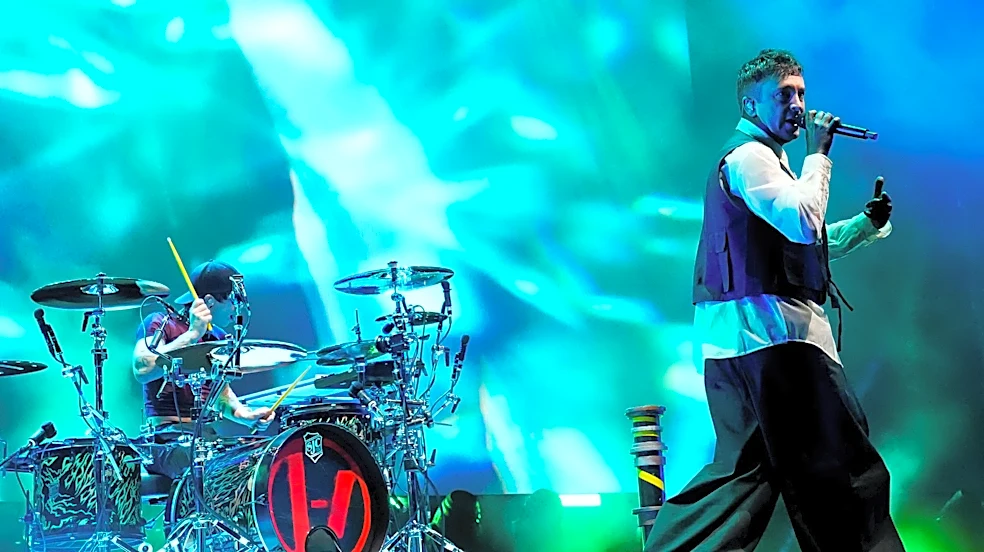 Twenty One Pilots brings joy to young fan during treatment