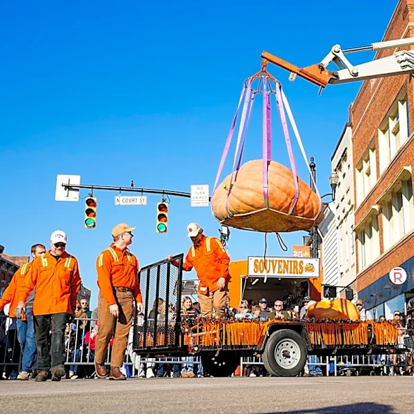 Circleville's 2,455-pound pumpkin is the biggest in contest history