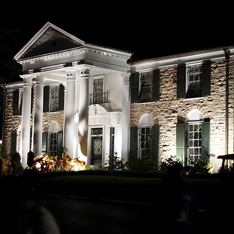 Who owns Graceland? What happened after Lisa Marie Presley died