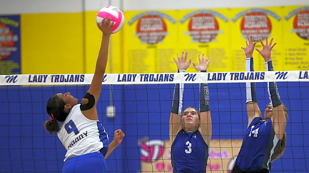 Moody's Flores, Breedveld lead Tuesday’s high school volleyball top performers