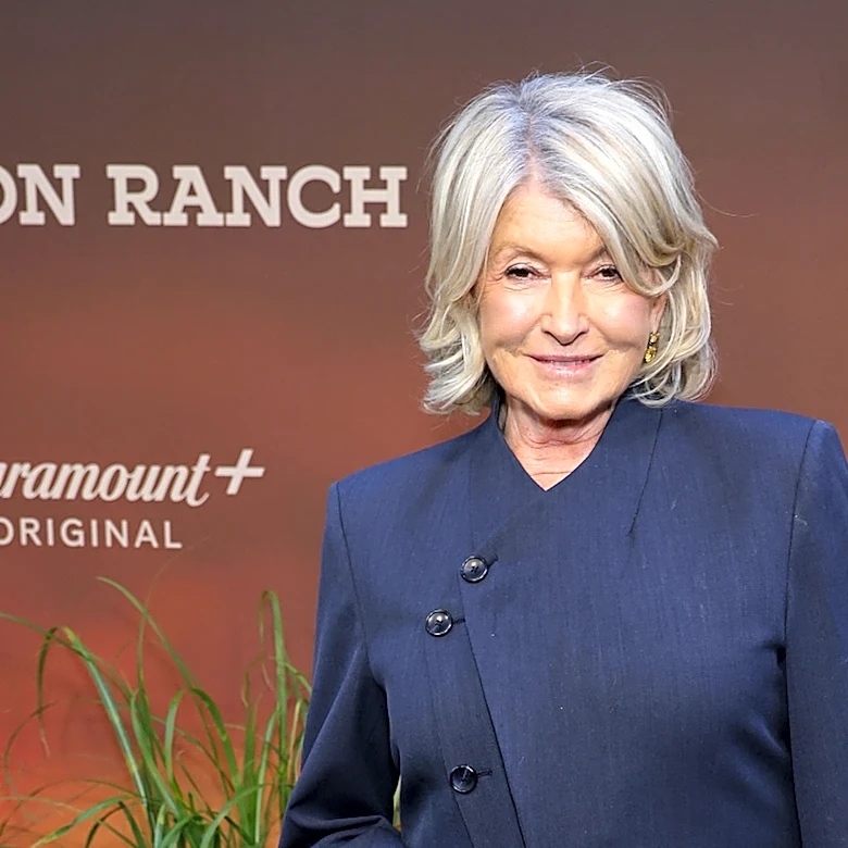 Martha Stewart's Stress-Free Trick For Washing Fragile Dishware