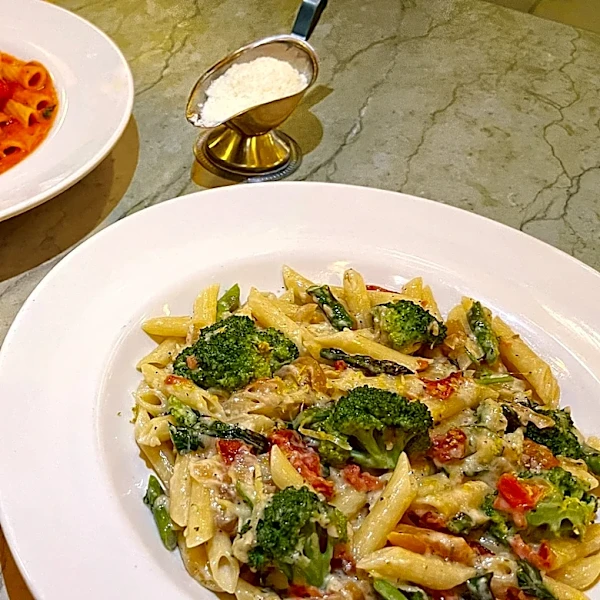 12 Popular Cheesecake Factory Pasta Dishes, Ranked From Worst To Best