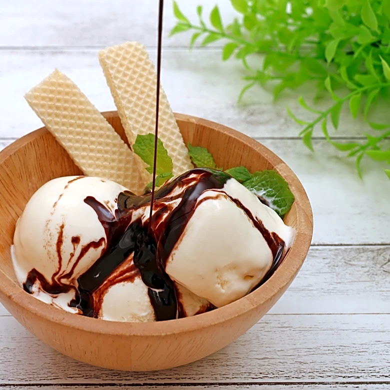 Chocolate Syrup Vs Sauce: Which Is Best For Drizzling On Ice Cream?