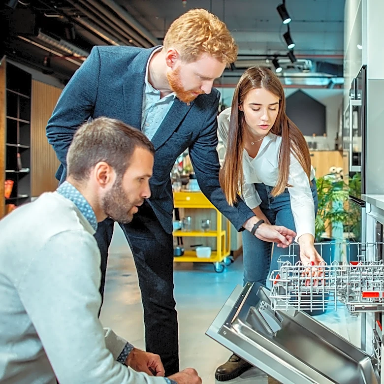Lowe's Vs Best Buy: Which Has The Best Deals On Large Kitchen Appliances?