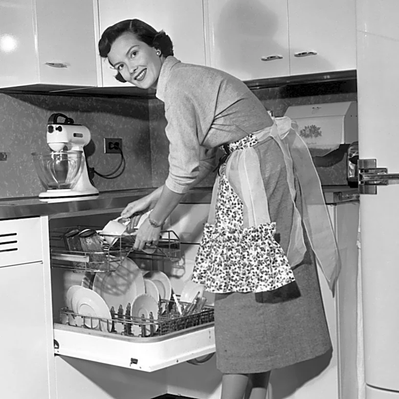 6 Retro Kitchen Appliance Brands That Totally Vanished