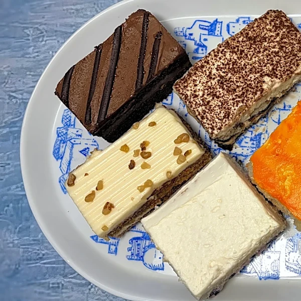 7 Whole Foods Bakery Cakes, Ranked Worst To Best