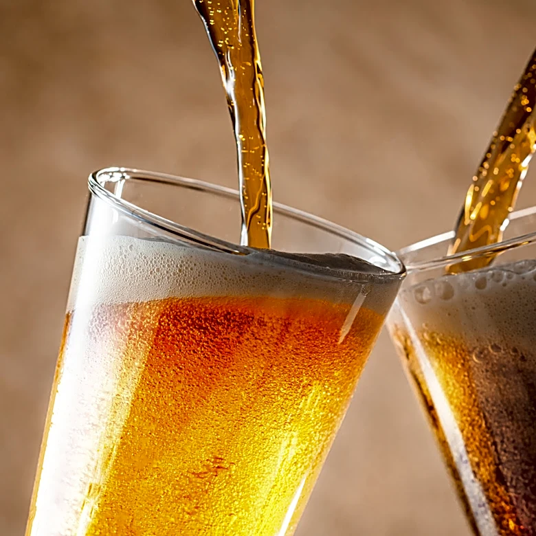 7 Old-School Beer Brands That Defined The '80s
