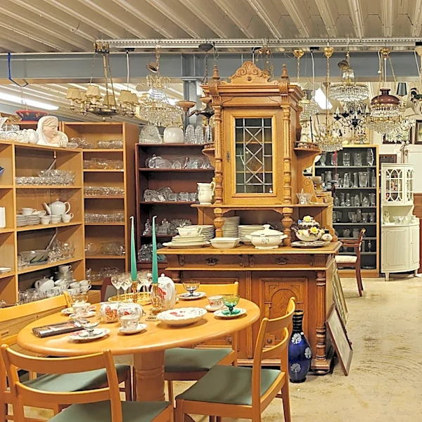 The Hands Down Best Time To Go To The Thrift Store For Kitchen Finds