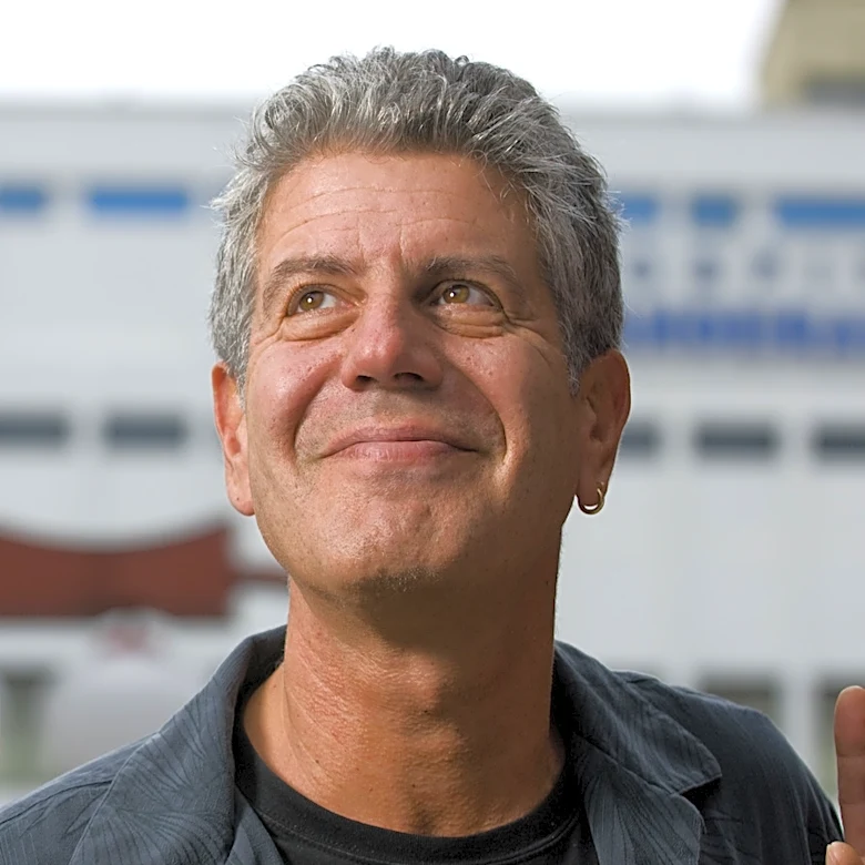 The Popular Sauce Anthony Bourdain Avoided Ordering On Poached Eggs