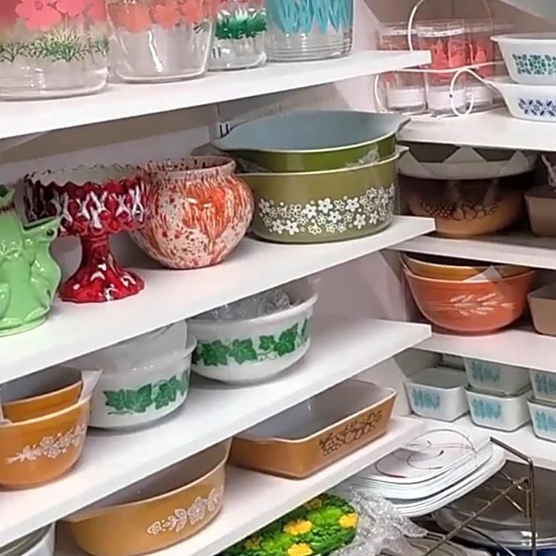 This Rare '60s Pyrex Dish Is Beloved By Collectors Today