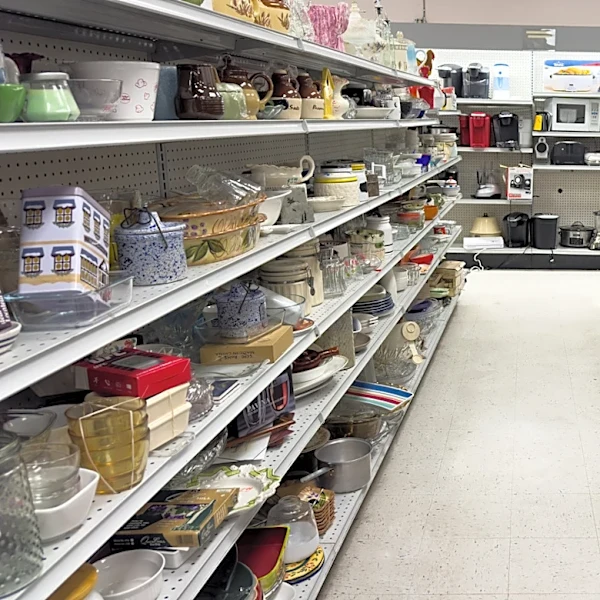 The Hidden Gem Cookware Brand To Look For At Thrift Stores