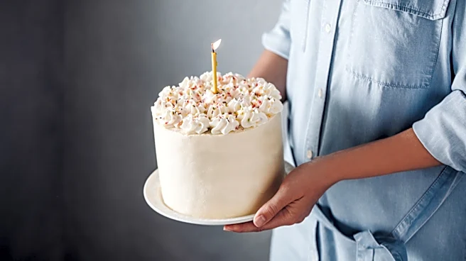 Safely Transport Cakes Without A Carrier With This Cheap Hack