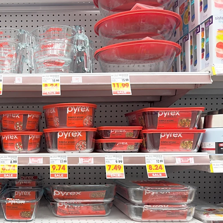The Popular Pyrex Set That's Worth Buying On Amazon, According To Customers
