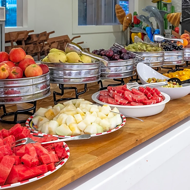8 Etiquette Rules To Follow At A Breakfast Buffet
