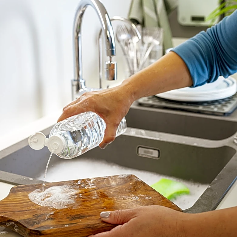 The Best Sponge For Your Kitchen Isn't Scrub Daddy, Per Consumer Reports