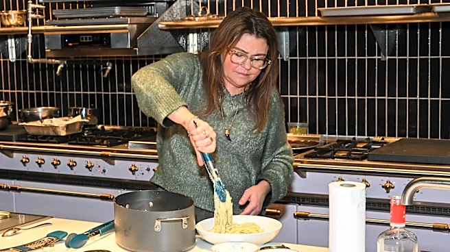 The Colorful Vintage Pyrex Set Used By Rachael Ray And Alton Brown Is Worth $400+ Today
