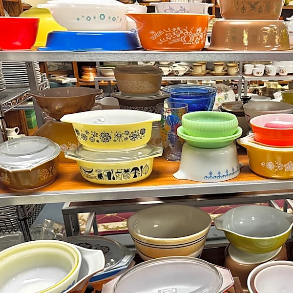This Rare Festive Pyrex Dish Is A Thrifter's Dream Valued At Over $1000