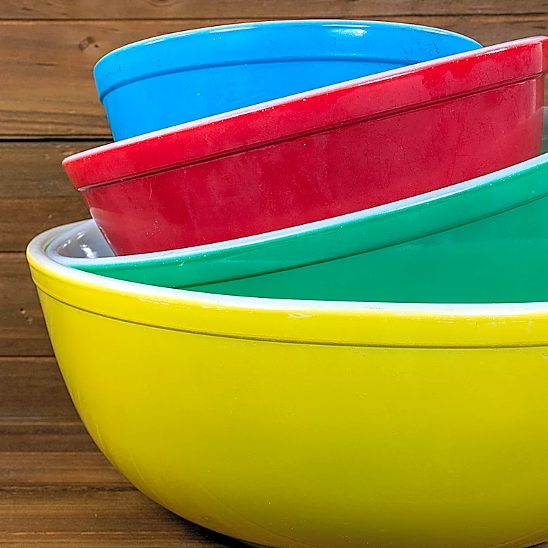 This Retro Pyrex Bowl Is Worth Looking For At Thrift Stores